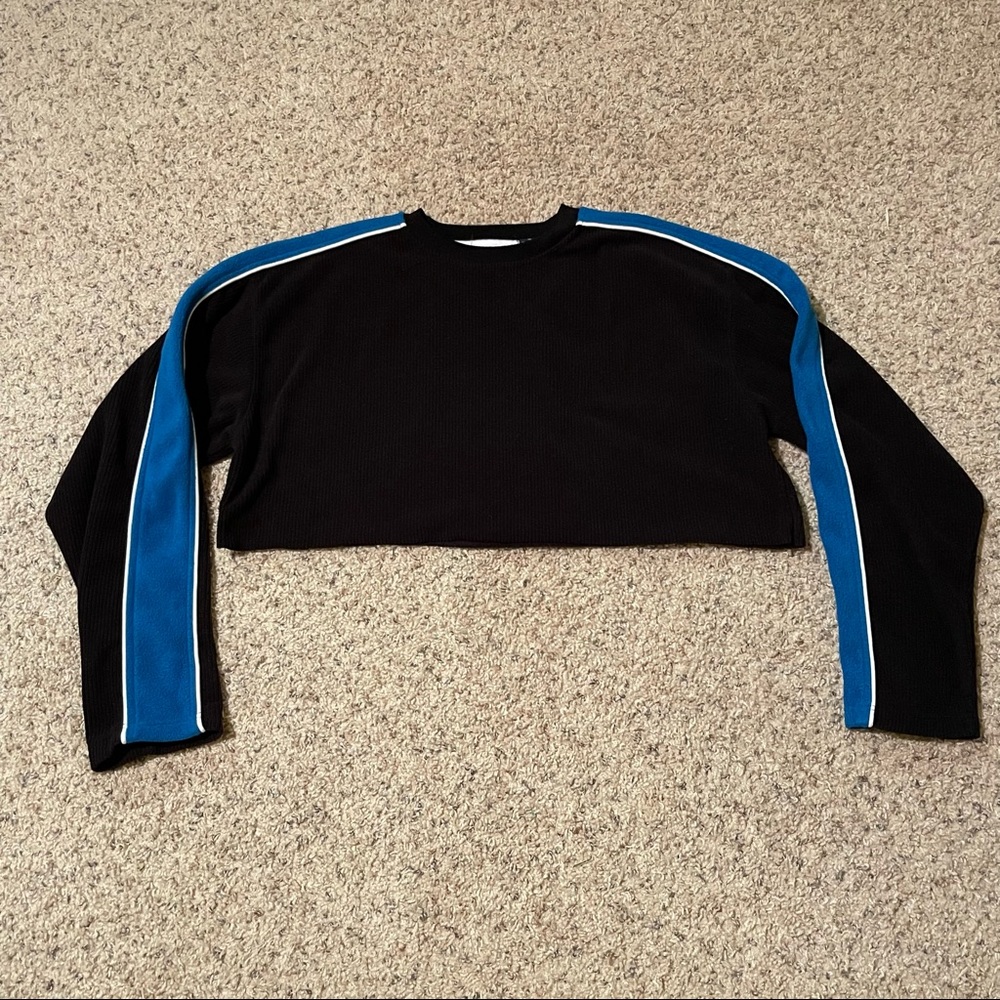 WOMEN'S MONTANA BLUE CROP TOP SWEATER